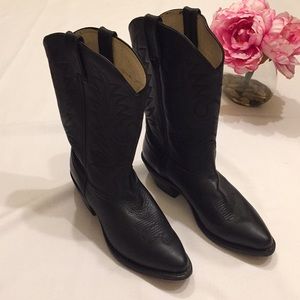 Durango black pointed toe cowboy boots